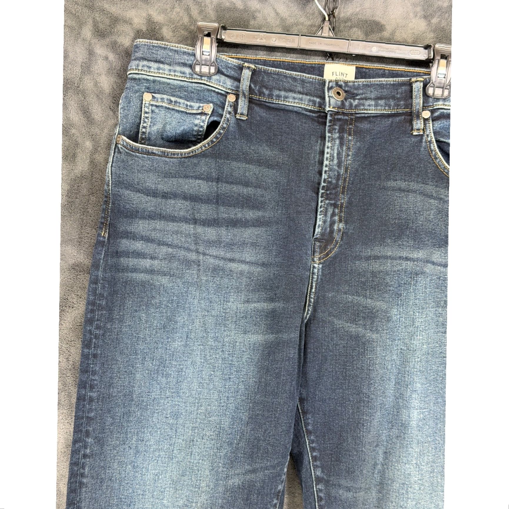 Flint And Tinder Flint and Tinder Jeans Straight Color Blue 38x34 Made in USA Mens Regular Denim Cotton Blend 5-Pocket Wear Size US 38 / EU 54 - 2 Thumbnail
