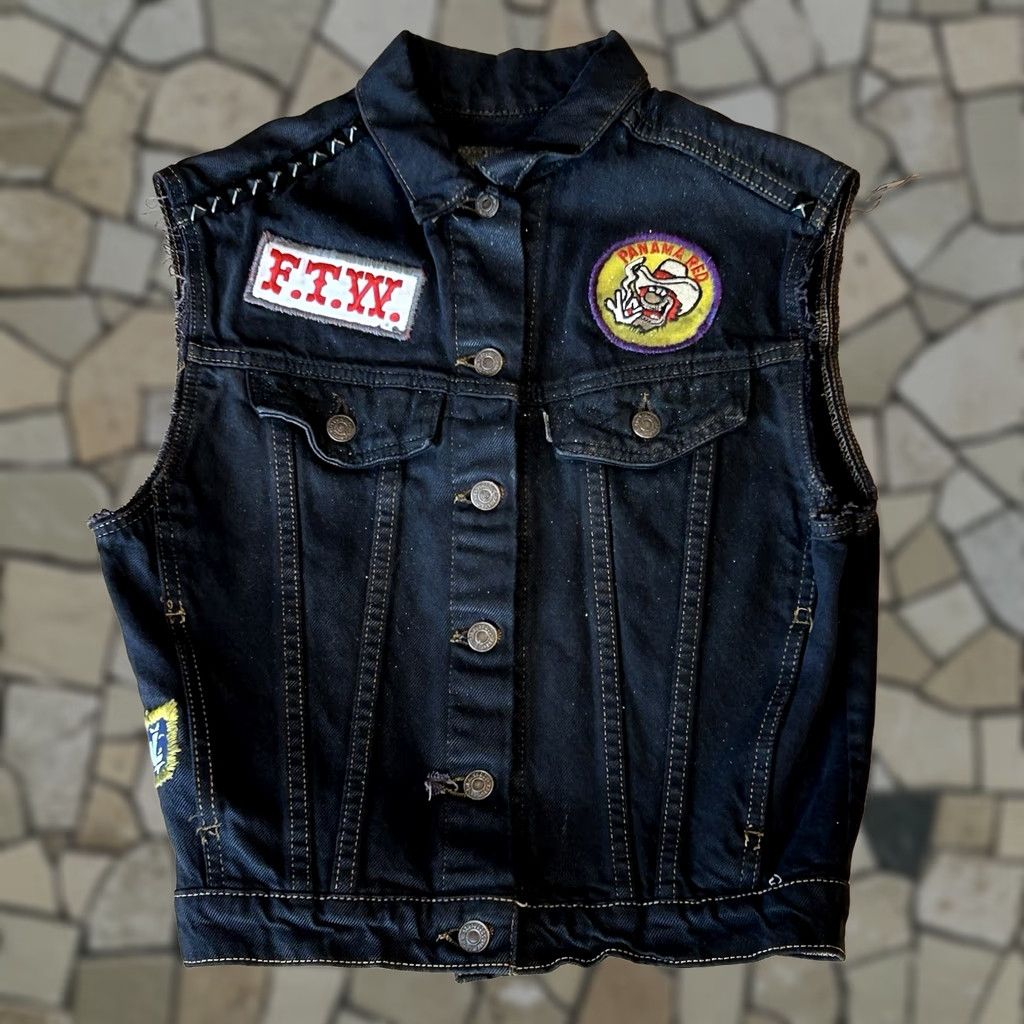 Levi's VINTAGE Levi’s Trucker Jacket Denim Jacket Mens Small Black USA Made 90s Western Patches Button-Down Collar Front Pockets Denim 37466-0214 Size US 29 - 1 Thumbnail