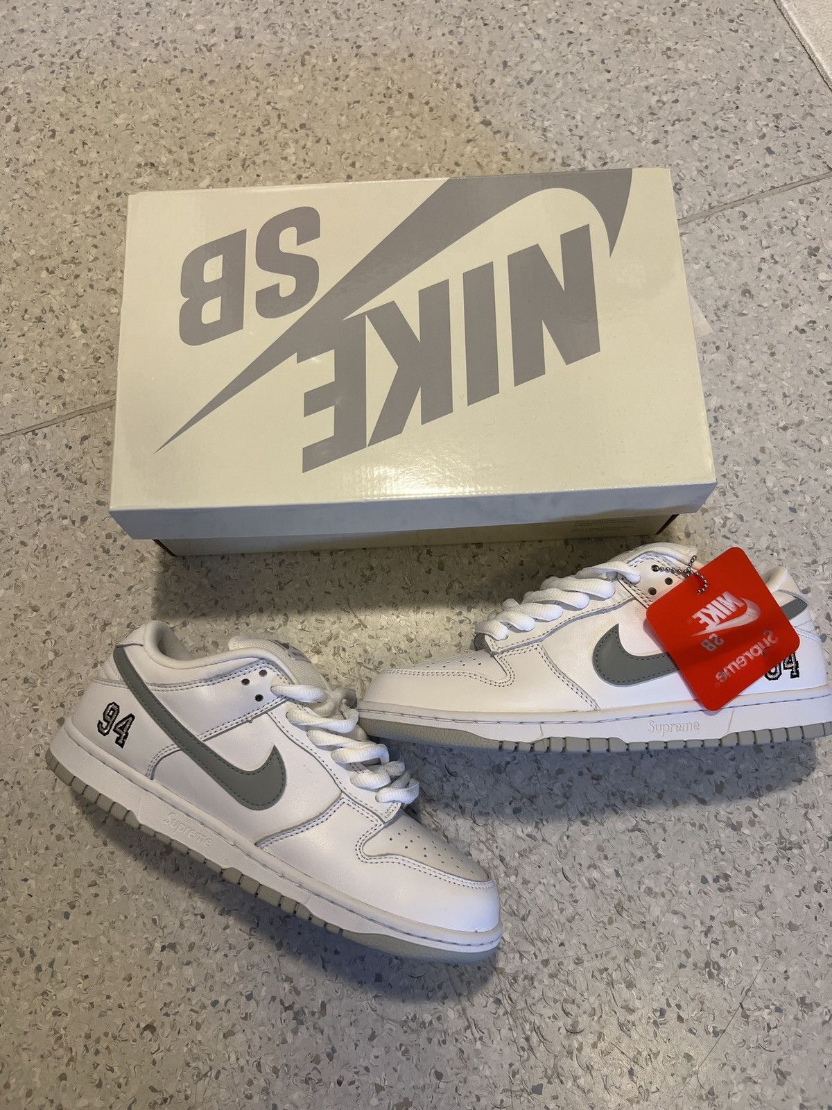 Nike × Supreme Nike SB Dunk low Supreme White 89 Size US 7.5 / EU 40-41 - 1 Thumbnail