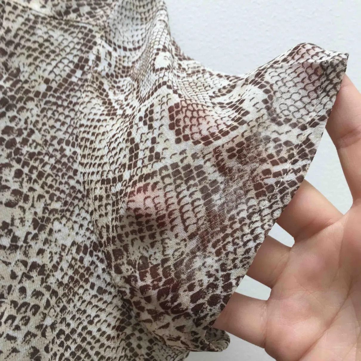 Japanese Brand Beige and brown snake print vintage shirt Size XXS / US 00 / IT 34 - 2 Thumbnail