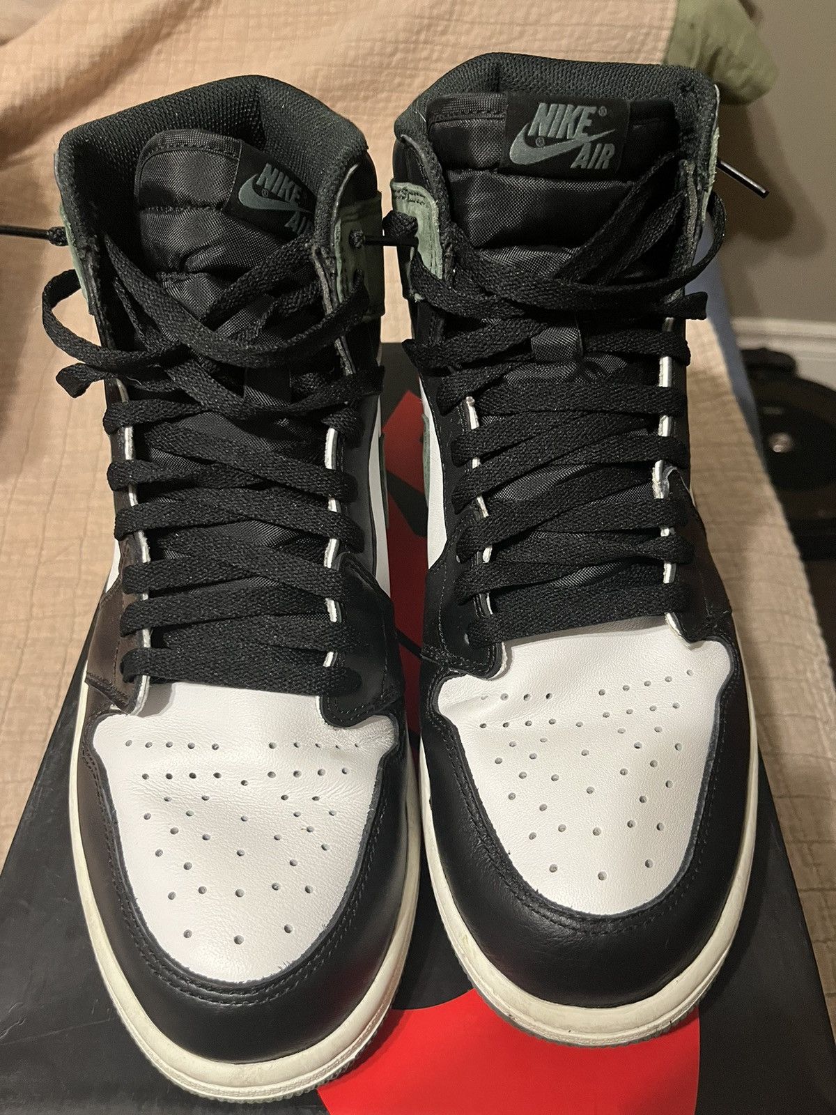 Jordan Brand × Nike Air Jordan 1 High OG Clay Green Best Hand in the Game Size US 11 / EU 44 - 4 Thumbnail