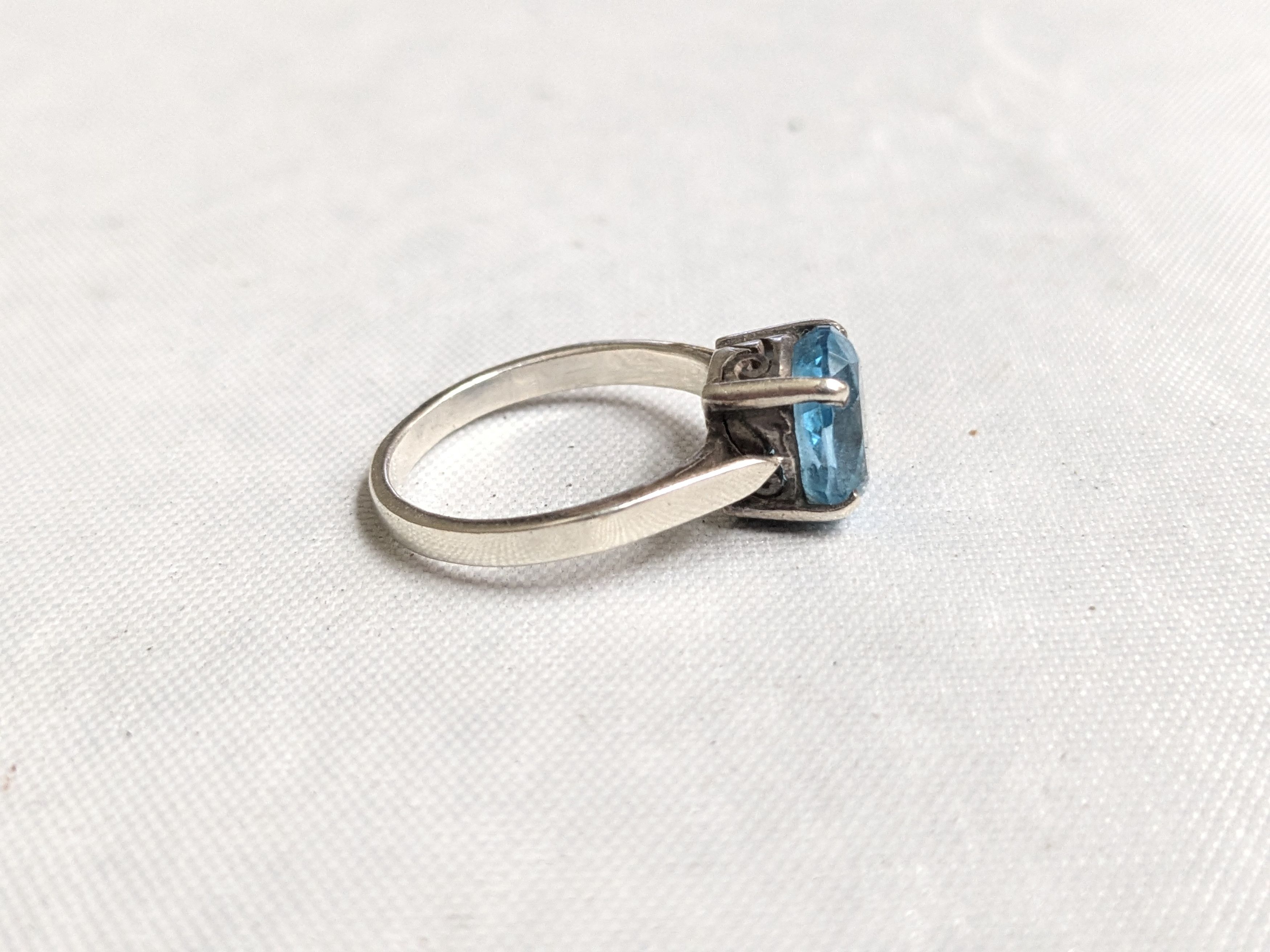 Jewelry Sterling Silver Ring Blue Topaz Size 7.5 Size ONE SIZE - 7 Thumbnail