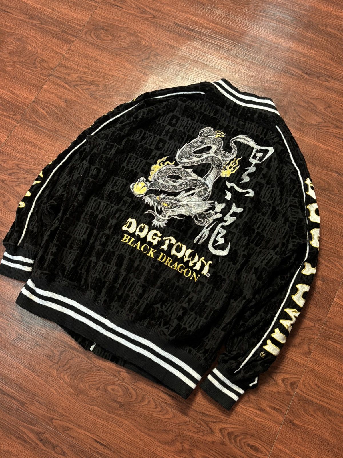 Dogtown Dogtown velvet light jacket Size US XL / EU 56 / 4 - 6 Thumbnail