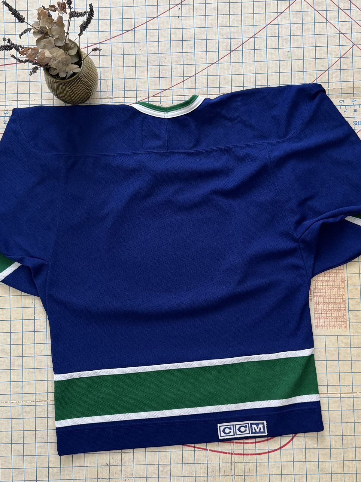Ccm × NHL CCM Vancouver Canucks Vtg Stick Logo Jersey Blue Size Small Size US S / EU 44-46 / 1 - 9 Thumbnail