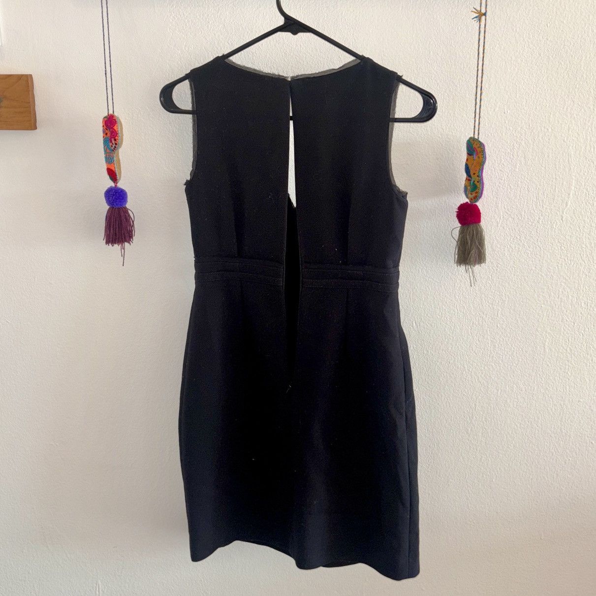 Ann Taylor LOFT Black Sheath Mini Dress V-Neck Sleeveless 0P Size XS / US 0-2 / IT 36-38 - 4 Thumbnail