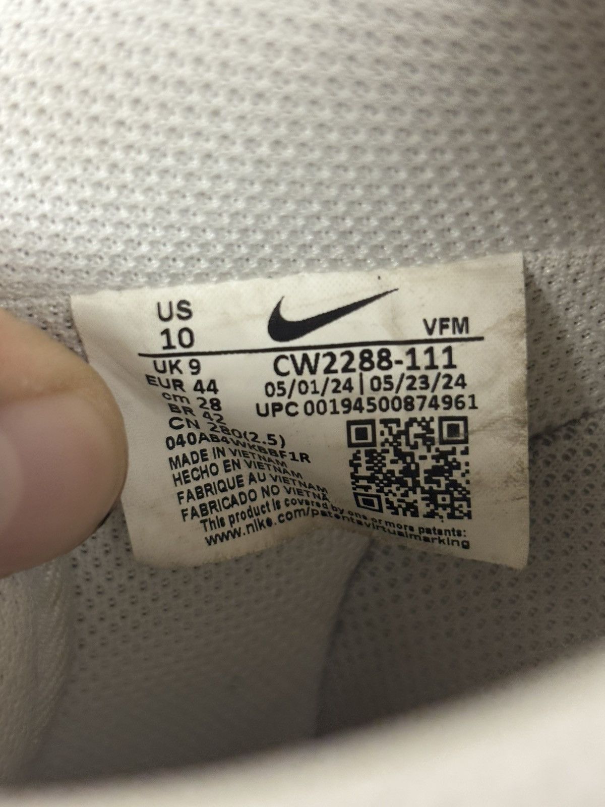 Nike Air Force 1 Low Triple White Size US 10 / EU 43 - 6 Thumbnail