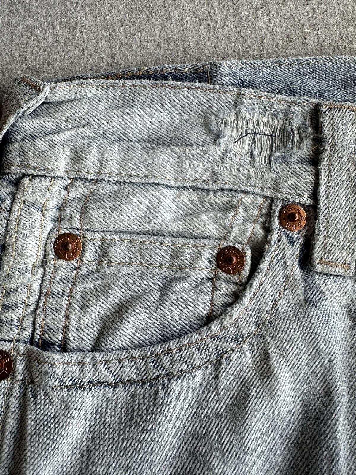 Levi's ✨SEND OFFERS✨ LEVI’S Jeans Light Wash Distressed Denim Pants Size US 30 / EU 46 - 6 Thumbnail