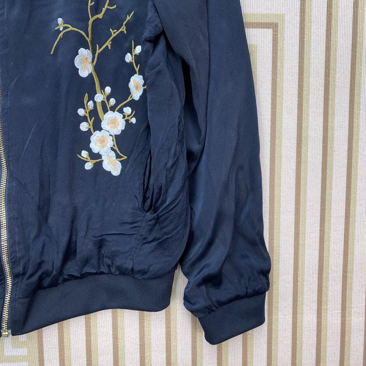 Zara 🫶 Zara Woman embroidered Bird Detailing satin bomber jacket Size M / US 6-8 / IT 42-44 - 5 Thumbnail
