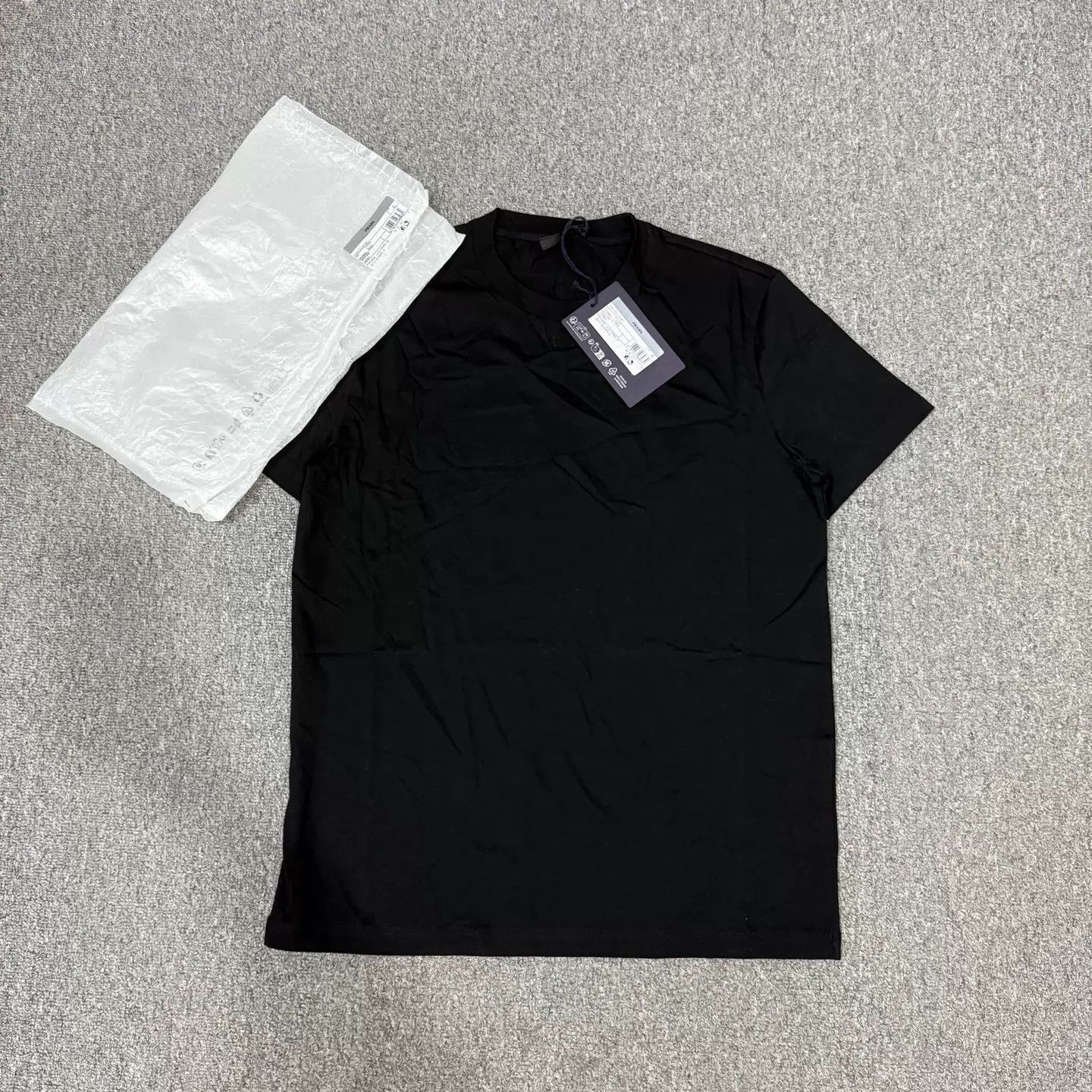 Prada Prada New Black Basic Short Sleeve Tee Unworn XL Size XL / US 12-14 / IT 48-50 - 1 Thumbnail