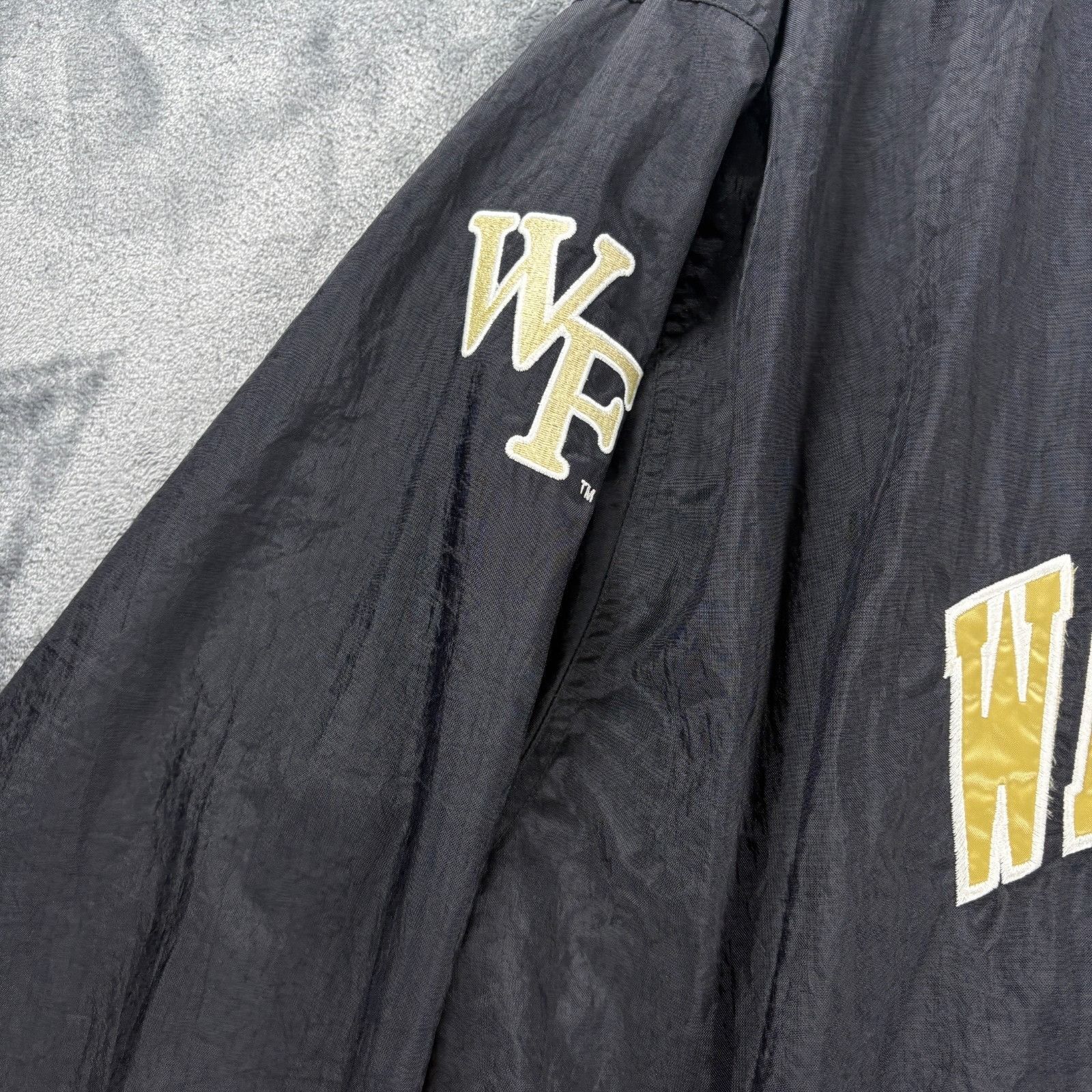 Champion Champion Wake Forest Vintage 90s Pullover Basketball Windbre Size US XL / EU 56 / 4 - 5 Thumbnail