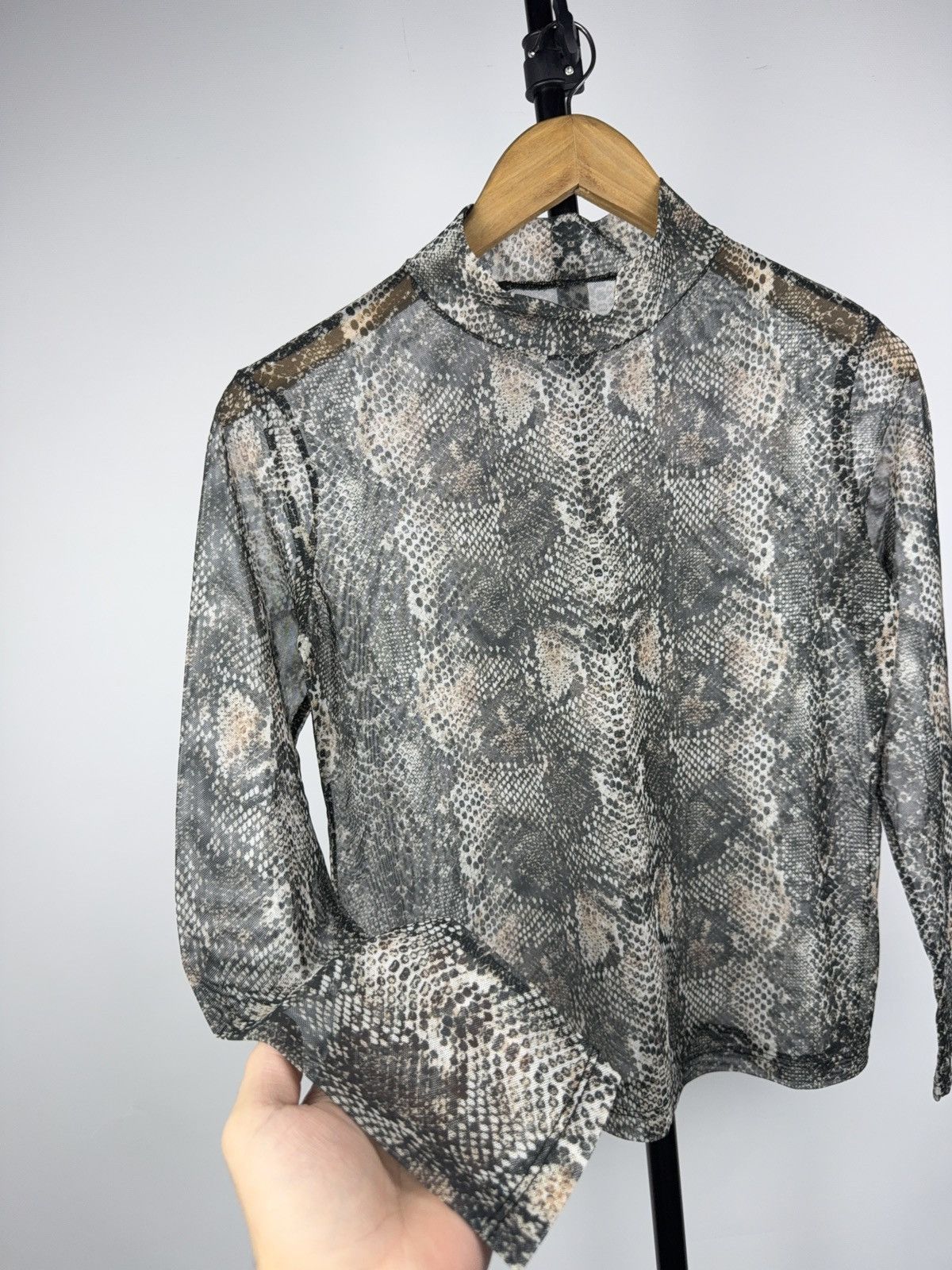 Japanese Brand Avant Garde 00s Retro Sheer Mesh Snake Print Top JPG Style Size S / US 4 / IT 40 - 4 Thumbnail