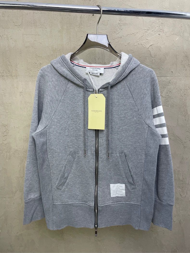 Thom Browne Thom browne Gray four-striped zipper jacket 2504-Nextarrow Size US S / EU 44-46 / 1 - 1 Thumbnail