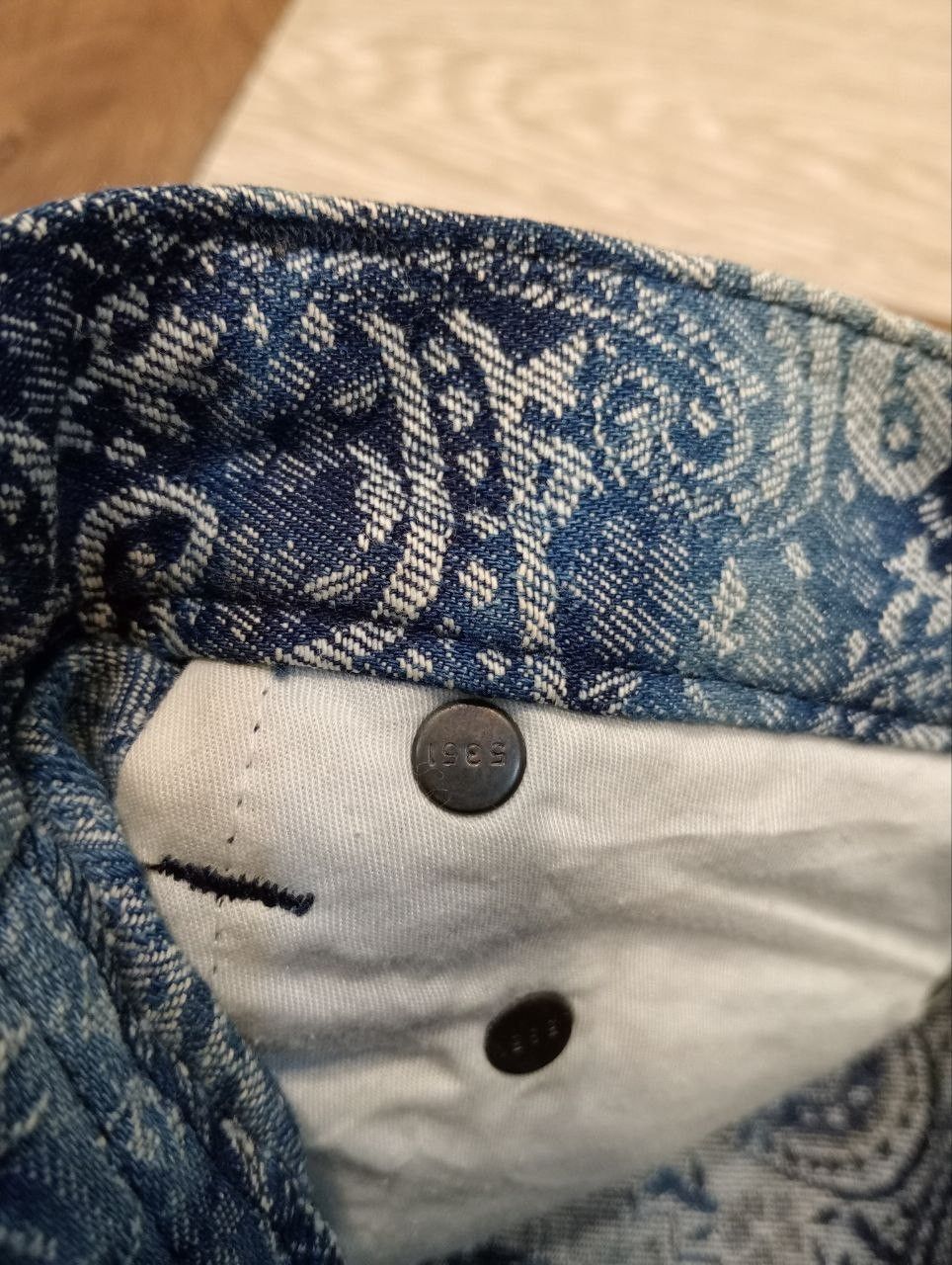5351 POUR LES HOMMES 5351 POUR LES HOMMES JAPAN BLUE PAISLEY FLARED DENIM PANTS Size US 31 - 11 Thumbnail