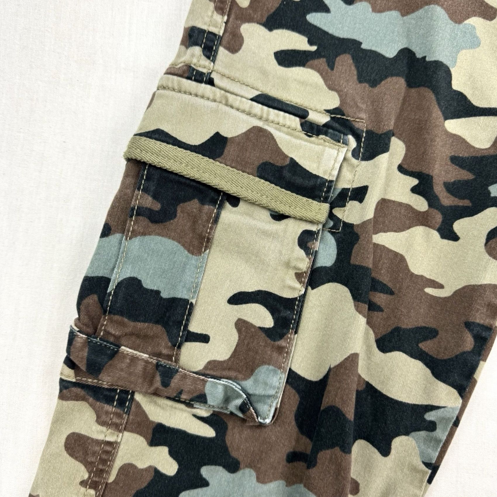 Levi's Levi's Camo Cargo Pants Womens 28x39 Pants Camouflage Pockets Straight Leg Vintage No Size 28" / US 6 / IT 42 - 3 Thumbnail