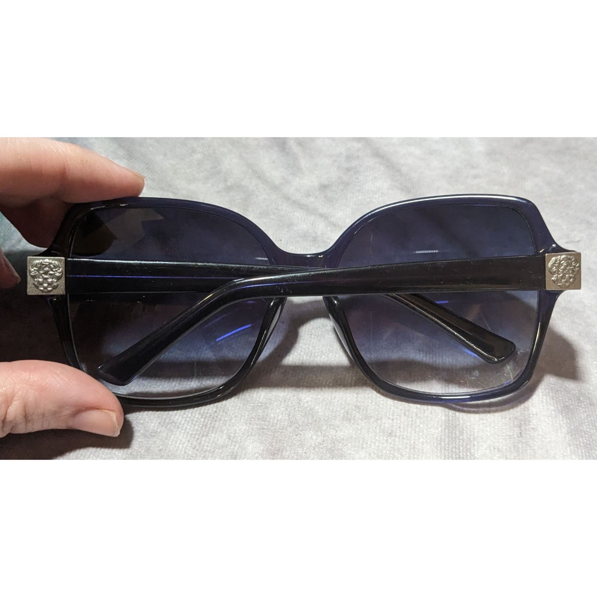Vince Camuto Vince Camuto Blue Gradient Sunglasses With Silver Emblem Size ONE SIZE - 3 Thumbnail