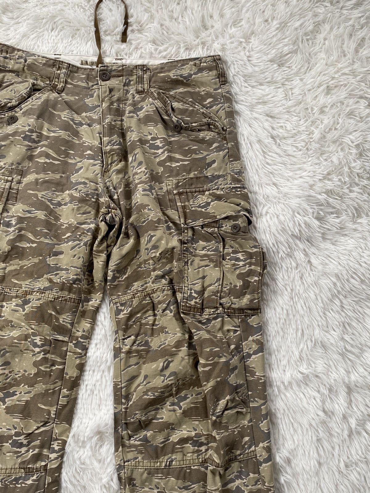 Uniqlo NICE🔥UNIQLO Tiger Stripe Camo Military Cargo pant Size US 32 / EU 48 - 3 Thumbnail