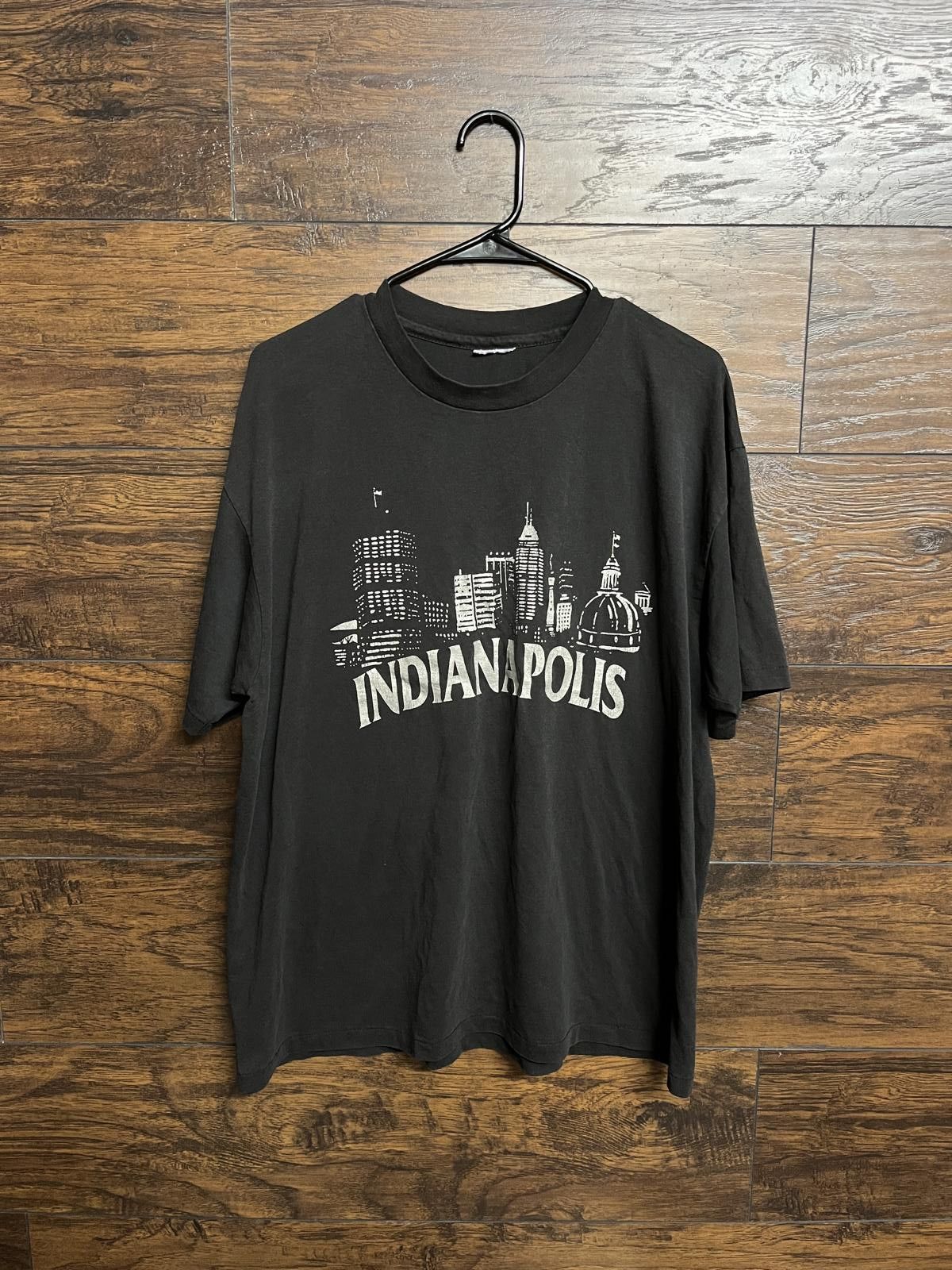 VTG Indianapolis T-shirt Skyline Buildings City Scape Tee -L