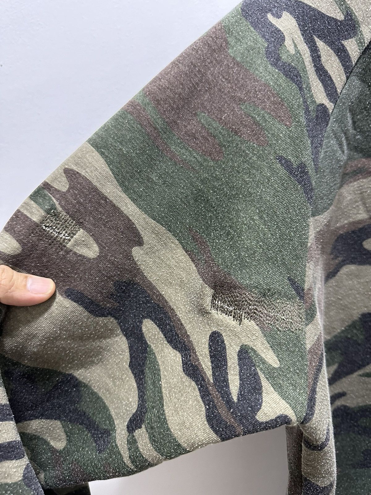 Carhartt Vintage Carhartt Camouflage Sweater Small Logo Design Size US L / EU 52-54 / 3 - 5 Thumbnail