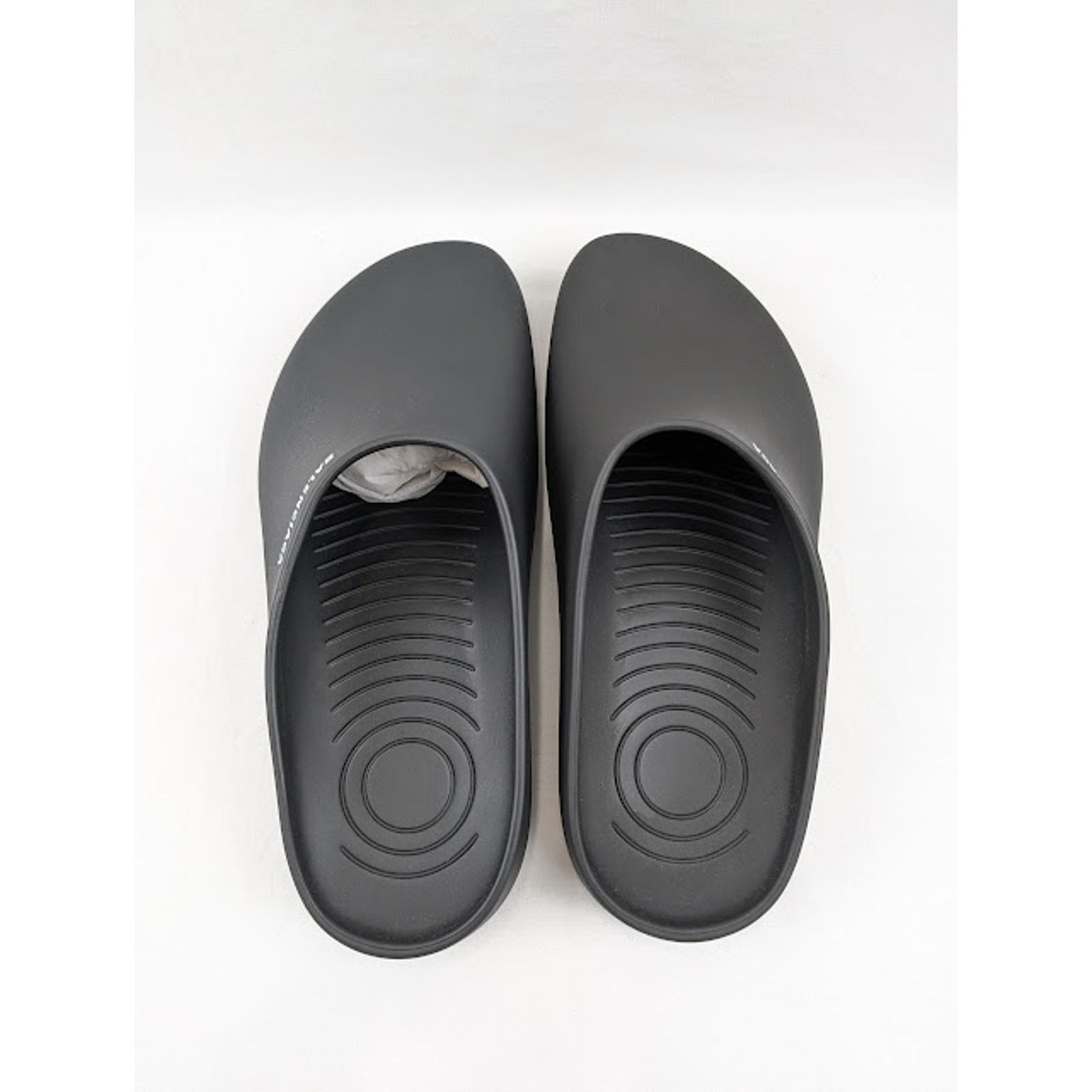 o1rshd1 Q:4 / Pool Closed Logo Slides in Black/White