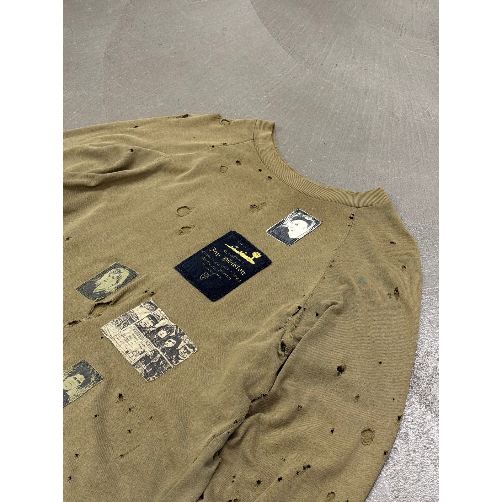 Raf Simons A/W2001 Raf Simons "Riot Riot Riot" destroyed crewneck Size US M / EU 48-50 / 2 - 6 Thumbnail