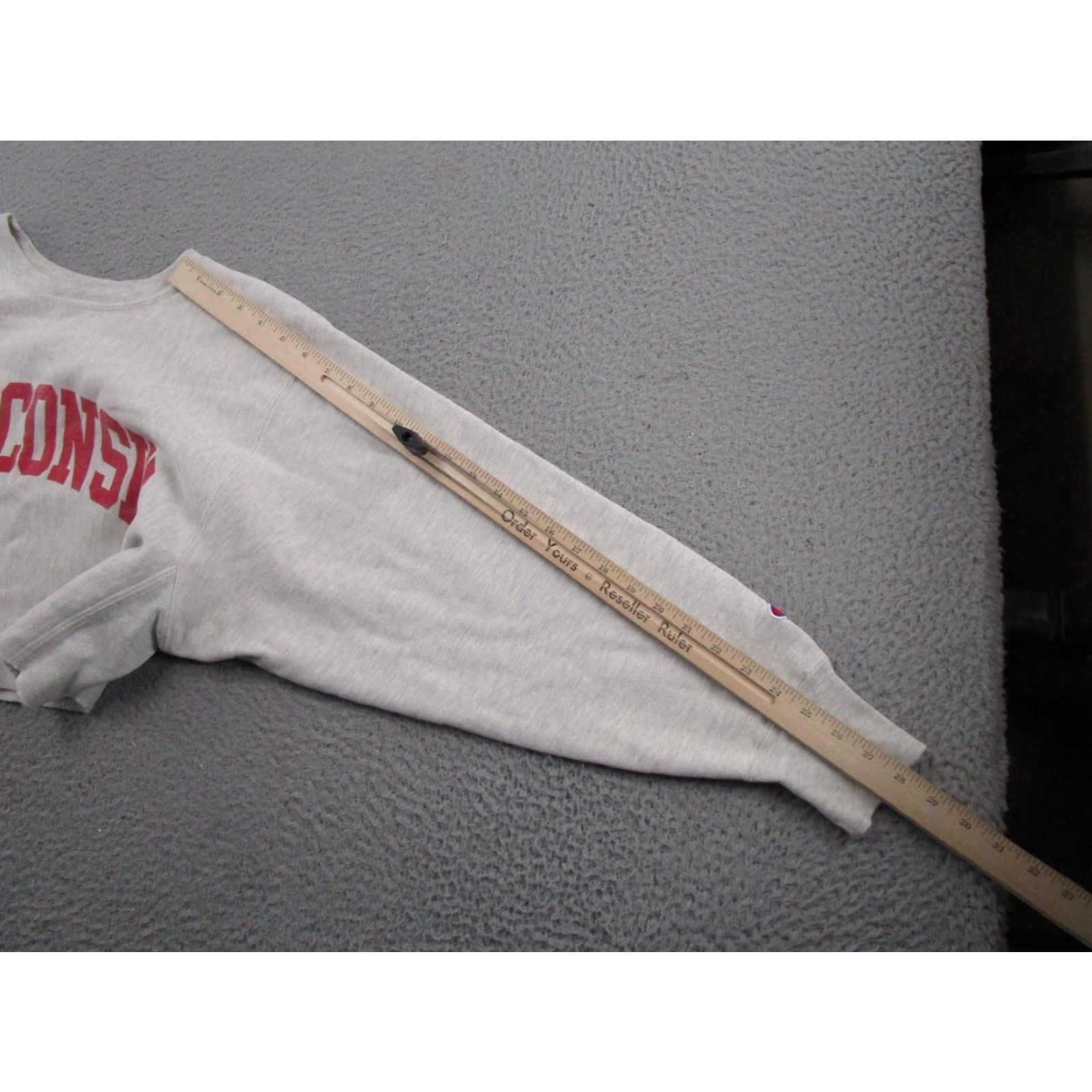 Champion VINTAGE Champion Sweatshirt Wisconsin Badgers Reverse Weave CROPPED READ 90s Sports All Seasons Hooded Reversible Crew Neck Men L Gray Cotton Size US L / EU 52-54 / 3 - 6 Thumbnail