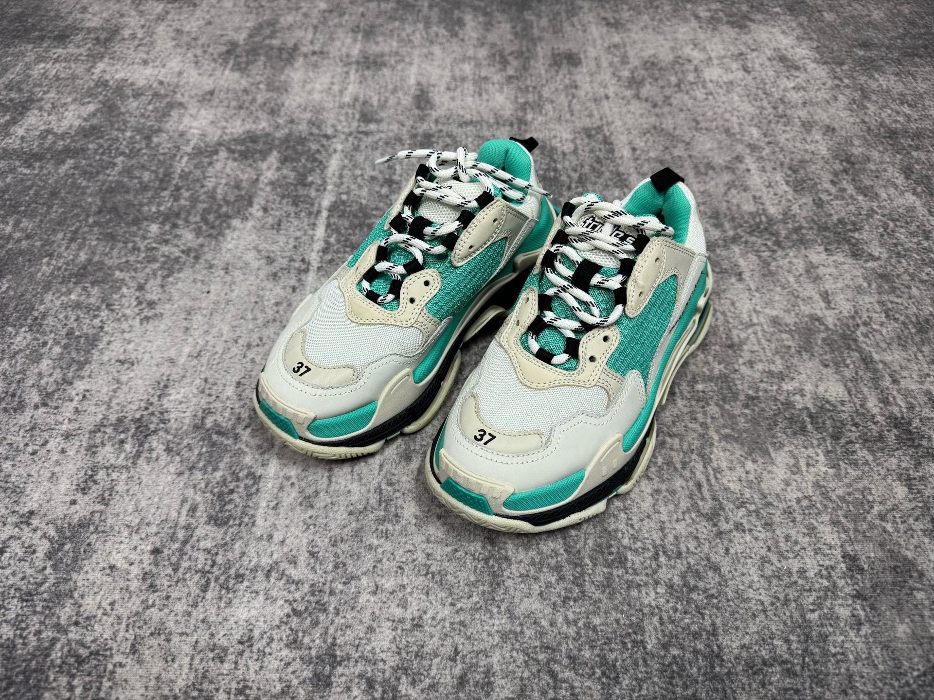 Balenciaga Balenciaga Triple S Sneakers Size US 6 / IT 36 - 1 Thumbnail