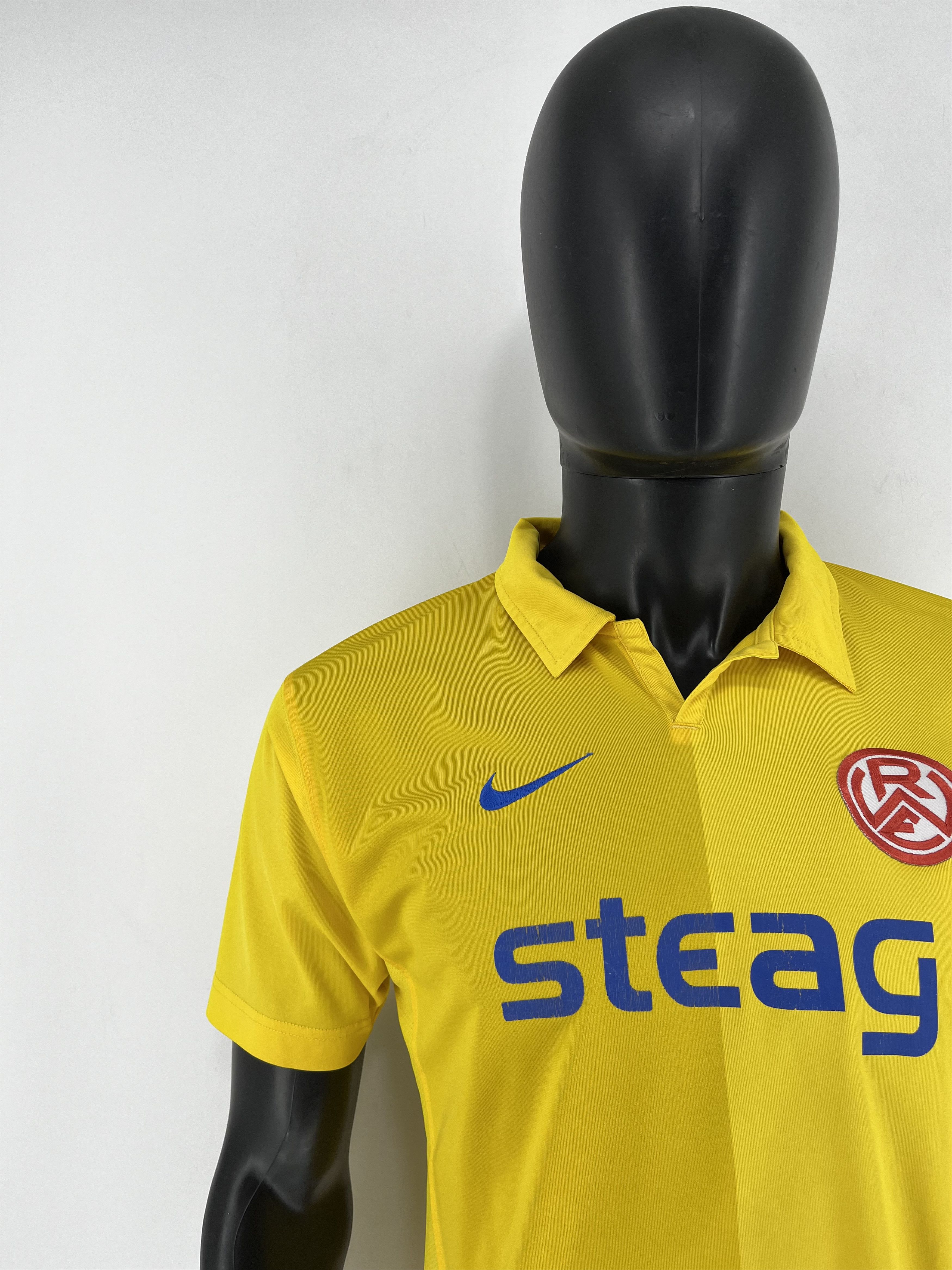Nike Vintage Nike Rot Weiss Essen RWE Yellow Rare Jersey Shirt Size US XS / EU 42 / 0 - 6 Thumbnail