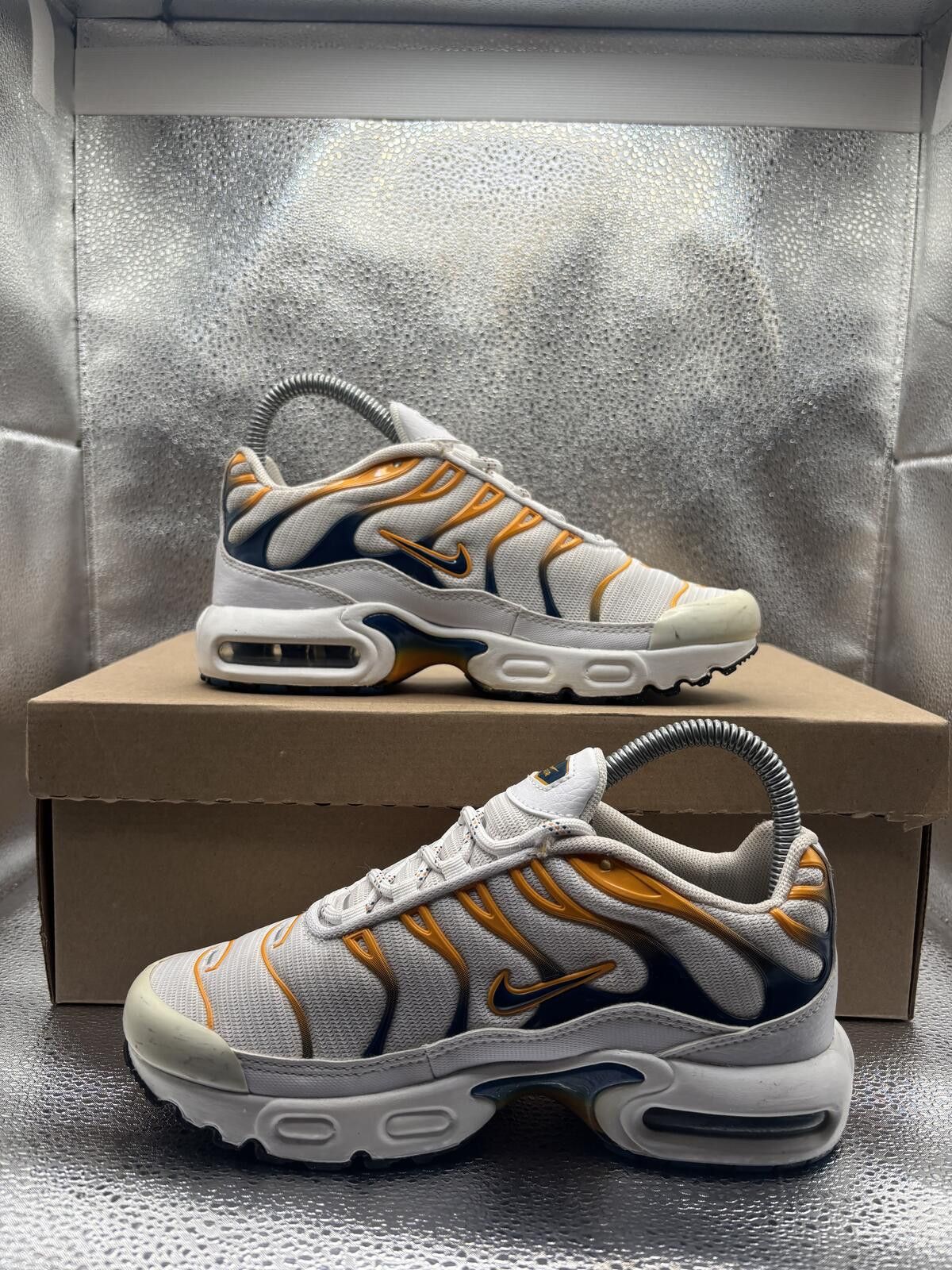 Nike Nike air max plus hiking white kumquat marina GS Size US 5 / EU 37 - 5 Thumbnail