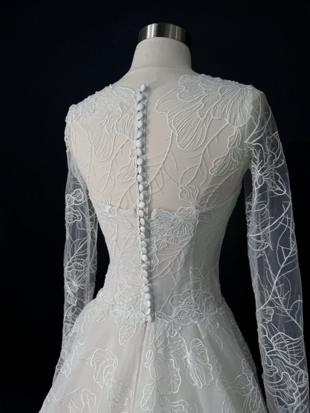 Other Preloved US 6 Anna Augusta Made Embroidered lace Bridal Gown Size M / US 6-8 / IT 42-44 - 6 Thumbnail
