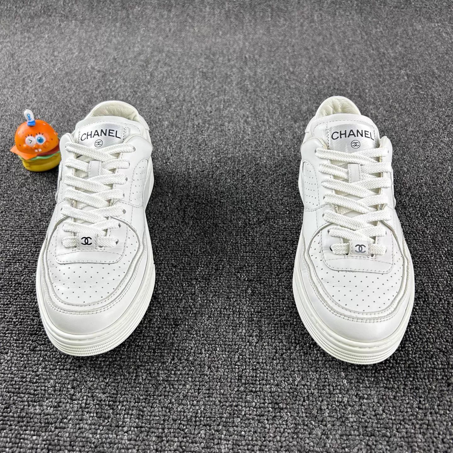Chanel Chanel 23A White CC Logo Sneaker 37.5 Size US 7 / IT 37 - 2 Thumbnail
