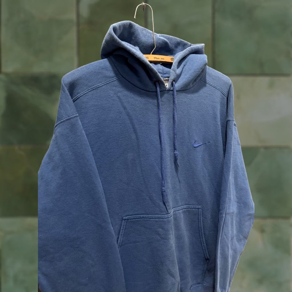 Nike VINTAGE Nike Hoodie 90s Blue Tonal Swoosh Men’s M Pullover Size Medium Toys? Size US M / EU 48-50 / 2 - 1 Thumbnail