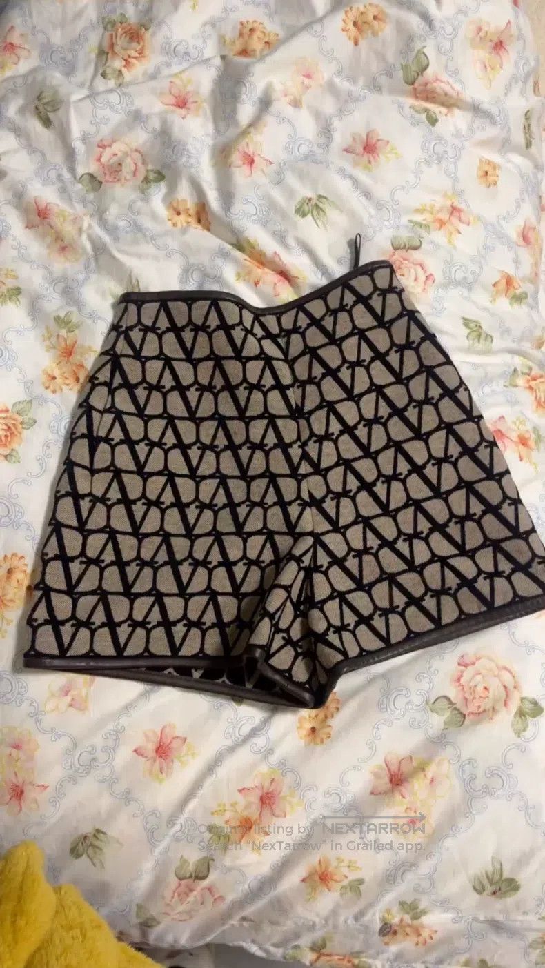 Valentino Valentino Shorts Size 35" - 1 Thumbnail