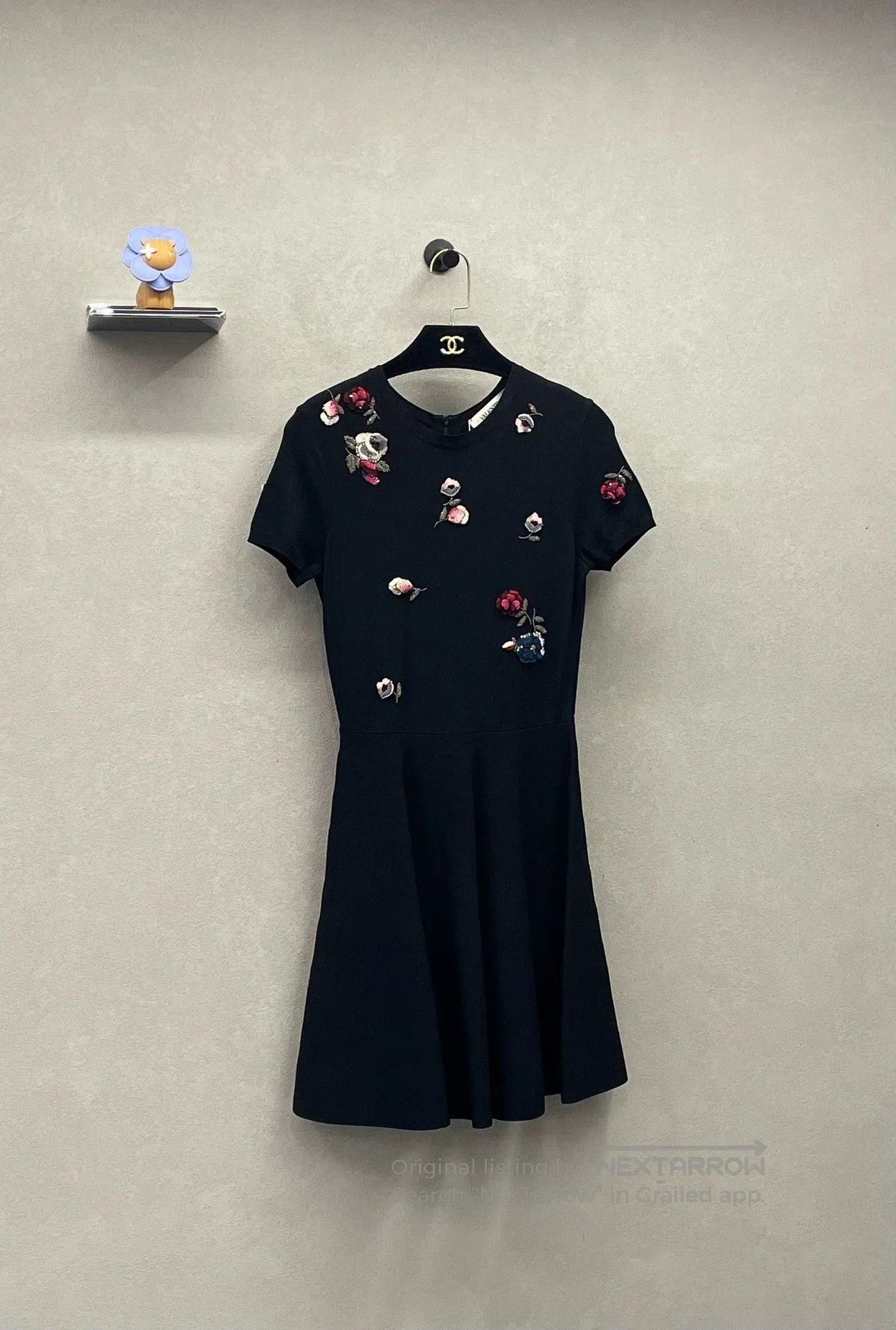 Valentino Valentino Embroidered stretch fabric dress . Size M / US 6-8 / IT 42-44 - 2 Thumbnail