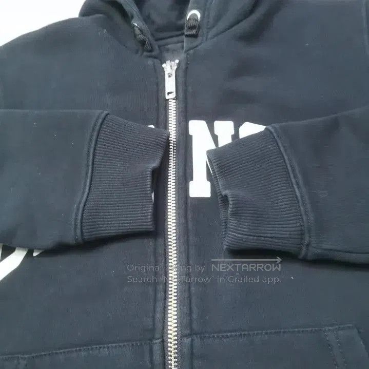 Givenchy Givenchy Kids Black Hooded Zip Jacket with Logo. Size US M / EU 48-50 / 2 - 5 Thumbnail