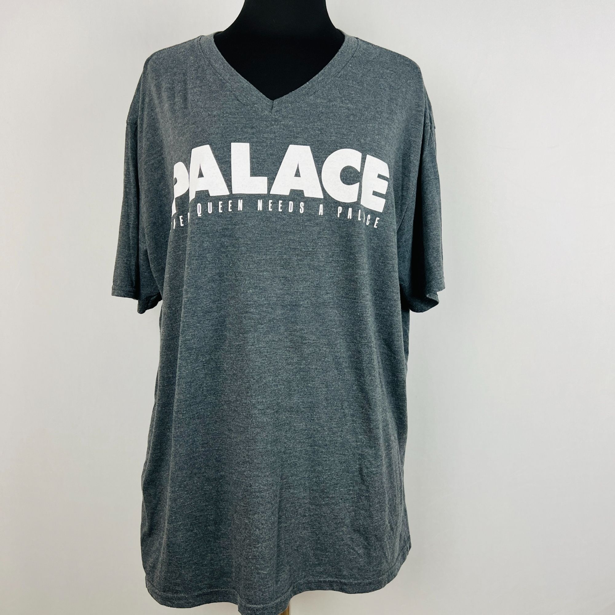 Anvil Every Queen Needs A PALACE Tiffany Fantasia Womens Shirt T-S Size XL / US 12-14 / IT 48-50 - 1 Thumbnail
