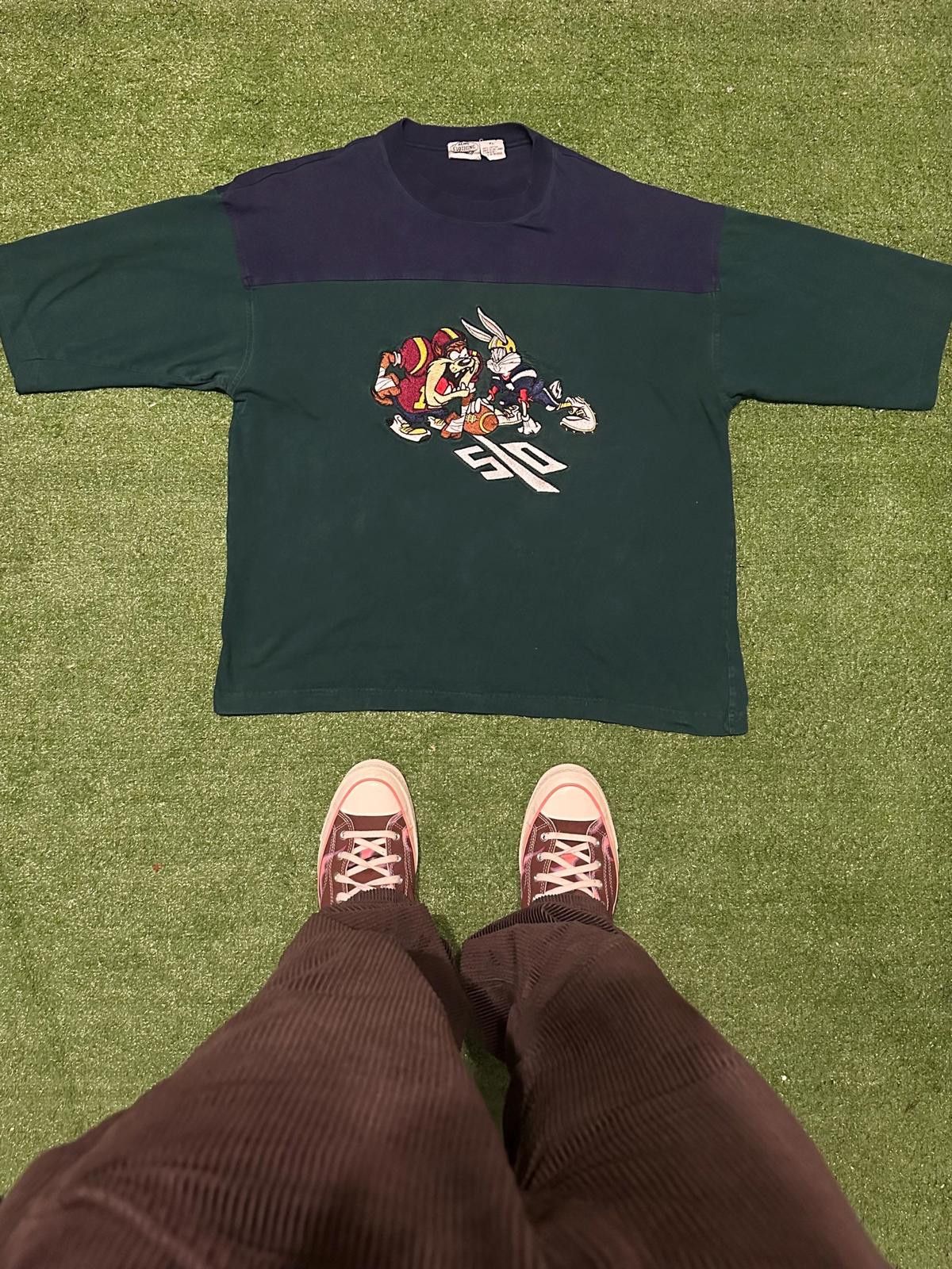 Unknown London Vintage Looney Tunes Taz and Bugs Bunny Graphic T-Shirt Size ONE SIZE - 1 Thumbnail