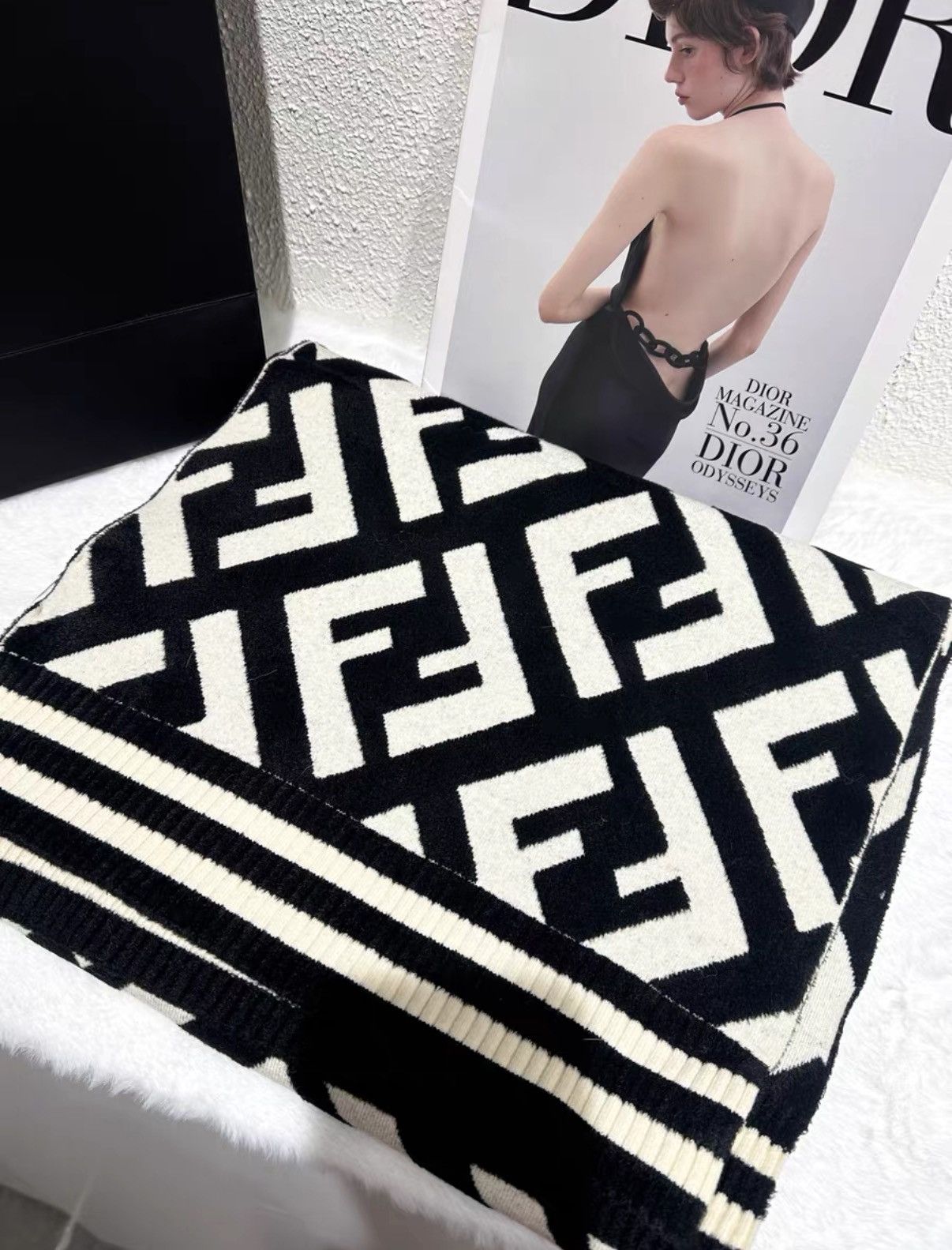 Fendi Fendi black and white full FF print thick scarf J38 Size ONE SIZE - 1 Thumbnail