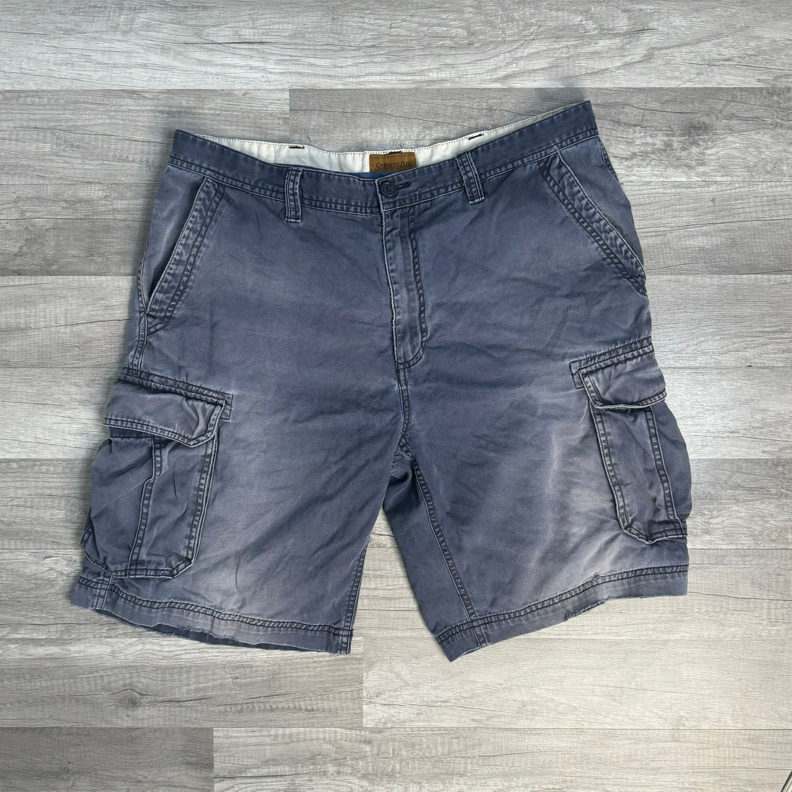 St. Johns Bay Distressed Cargo Shorts Size 38 Size US 38 / EU 54 - 2 Thumbnail