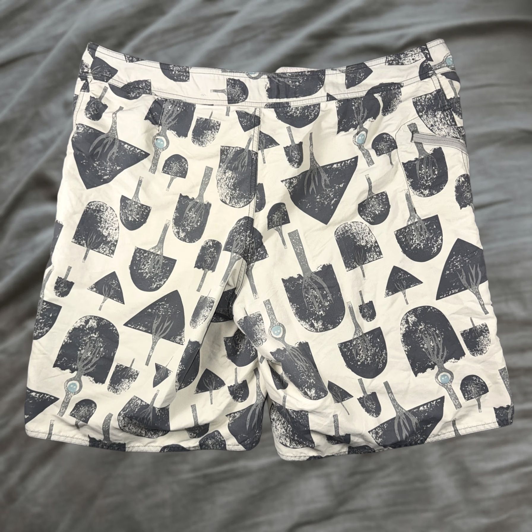 Patagonia Patagonia Board Shorts Mens 38 White Gray Graphic Swim Trunks Pockets Drawstring Size US 38 / EU 54 - 1 Thumbnail