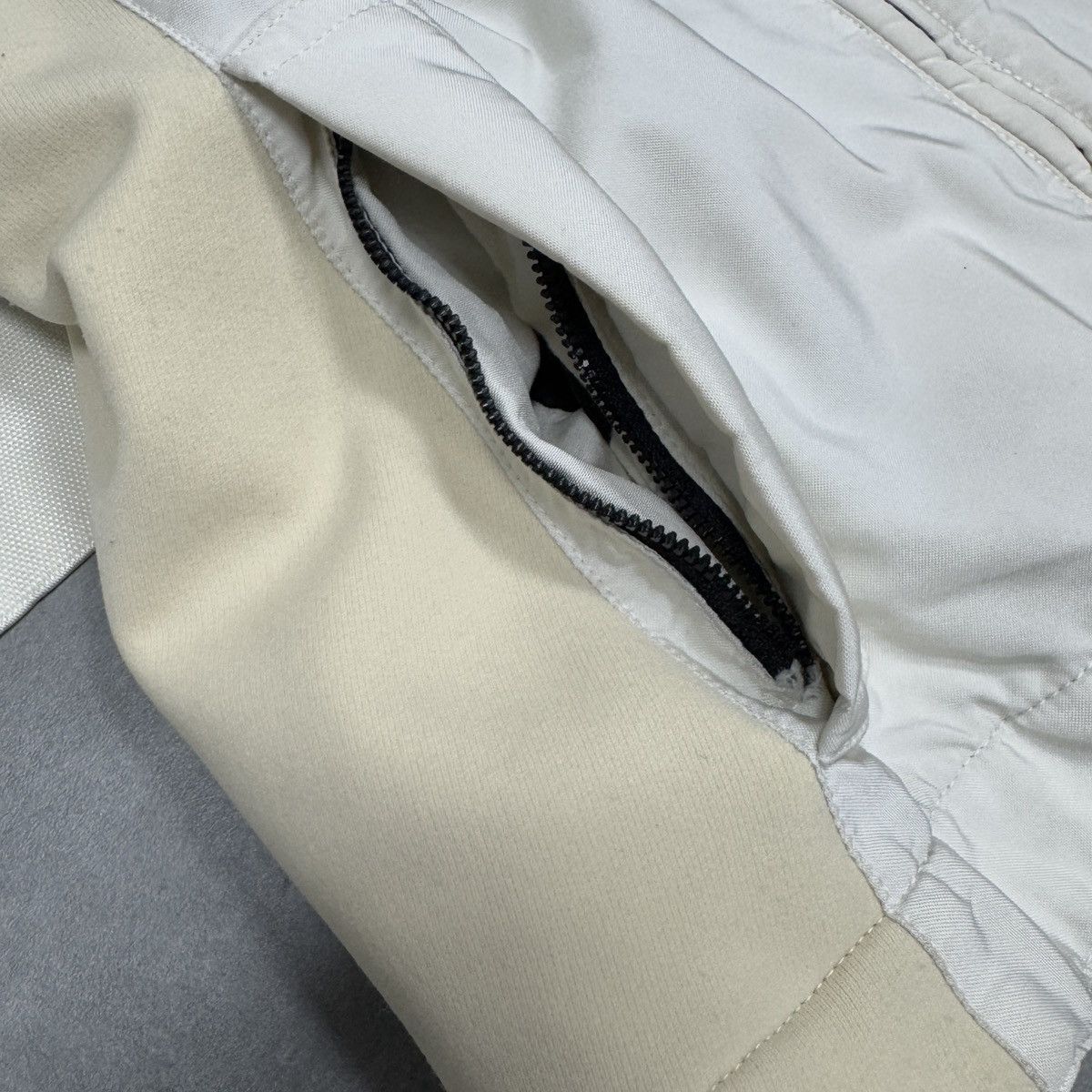 Moncler × Vintage Vintage Moncler Women Jacket Size M Size M / US 6-8 / IT 42-44 - 15 Thumbnail