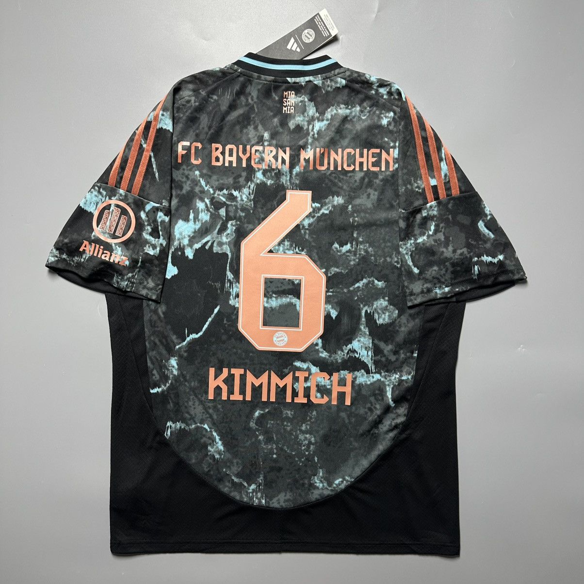 Vintage BAYERN ADIDAS 2024/2025 FOOTBALL AWAY JERSEY #6 KIMMICH Size US L / EU 52-54 / 3 - 1 Thumbnail