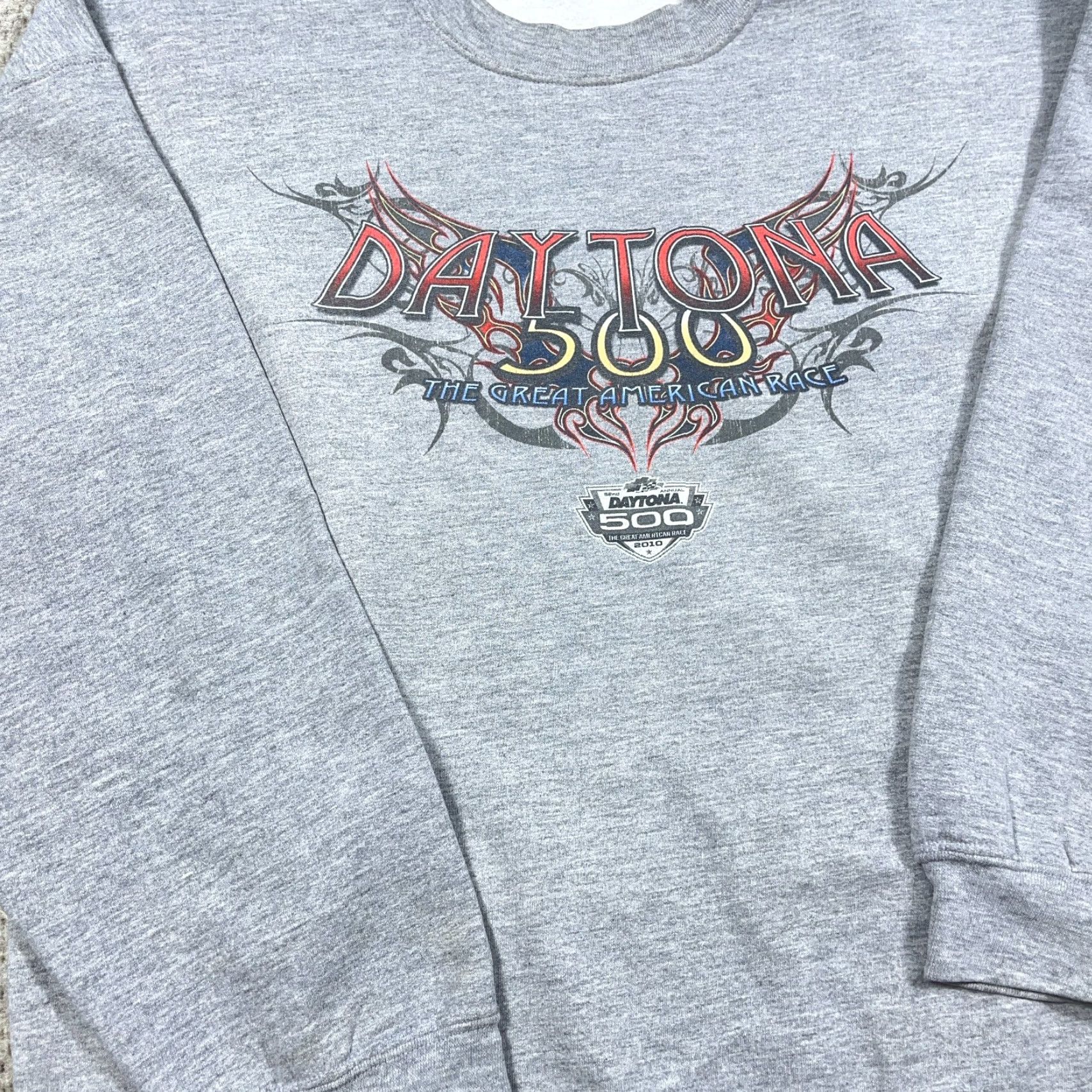 Gildan VINTAGE Daytona 500 Sweatshirt Men XL Gray Crewneck Gildan Logo 90s Retro Classic Nascar Tattoo Pullover Knit Sweatshirt Size US XL / EU 56 / 4 - 7 Thumbnail