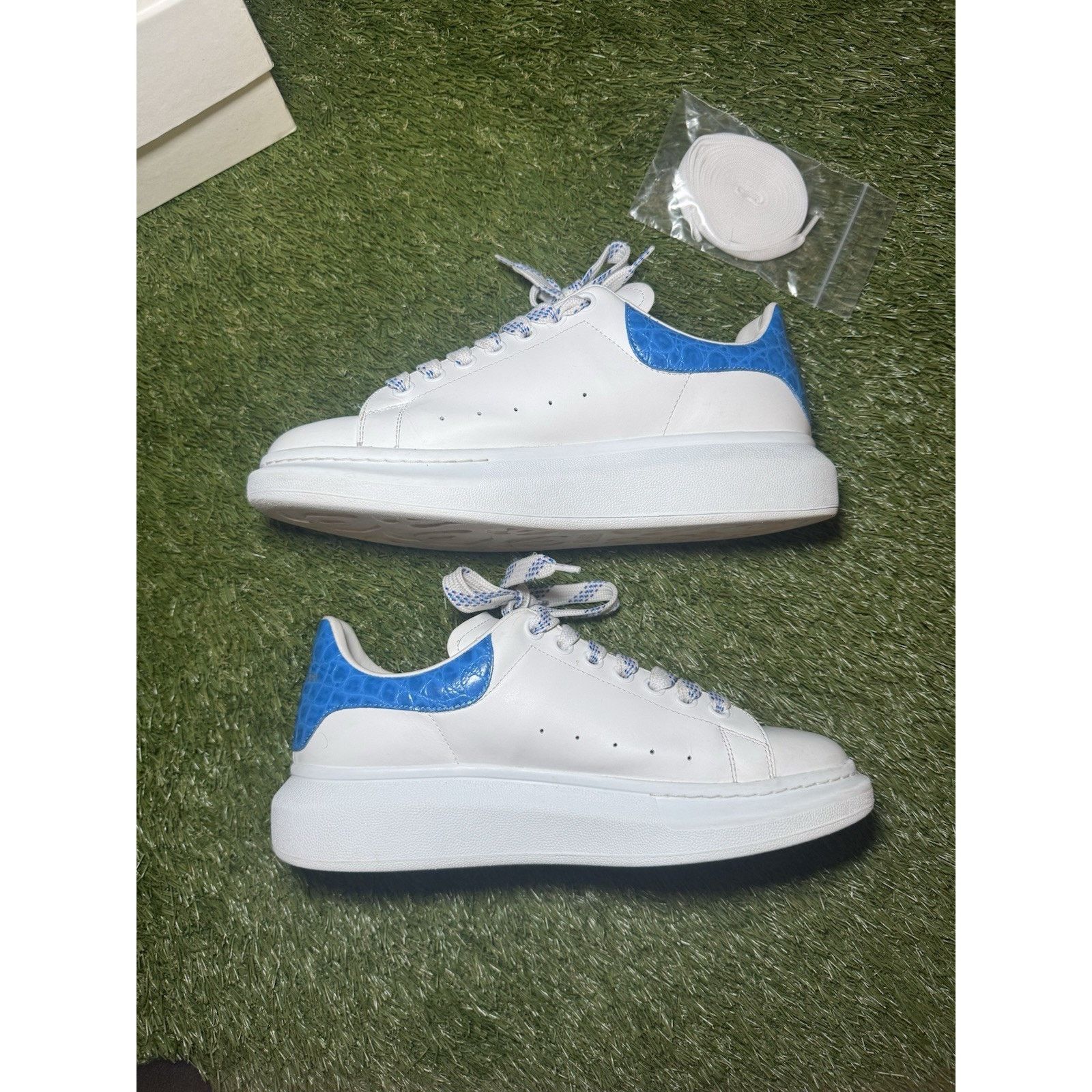 Alexander McQueen Alexander McQueen White Ultramarine Crocodile Size 42EU / 9M Size US 9 / EU 42 - 2 Thumbnail