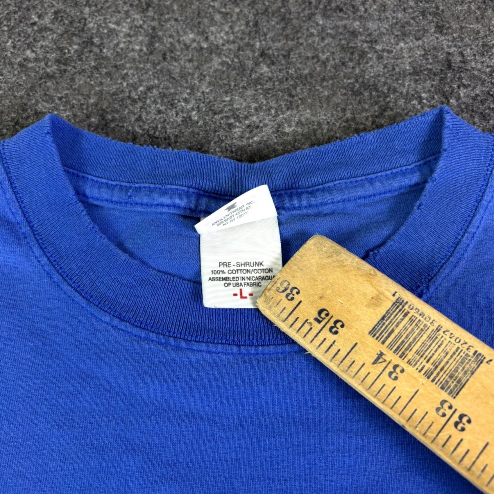 Anvil VINTAGE SeaWorld Whale Graphic T-Shirt Blue Distressed Anvil Tag Mens Large Beach Grunge 1990s Graphic Tee Mens L Blue Distressed SeaWorld Whale Size US L / EU 52-54 / 3 - 5 Thumbnail