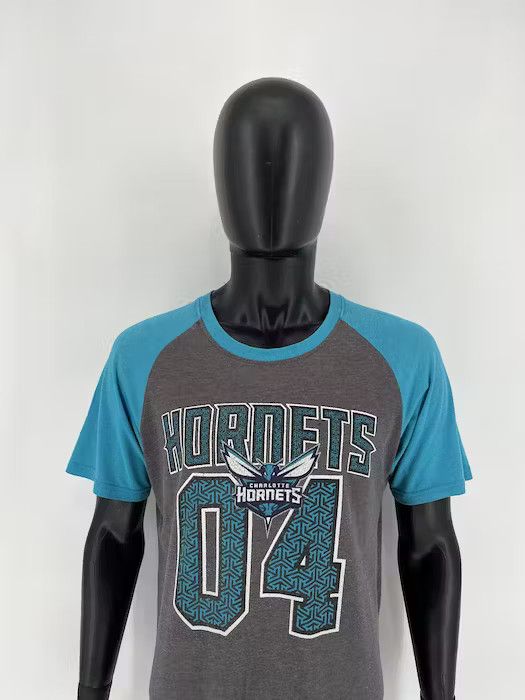 NBA × Vintage 90s Vintage Charlotte Hornets NBA T-Shirt Streetwear Style Size US L / EU 52-54 / 3 - 2 Thumbnail