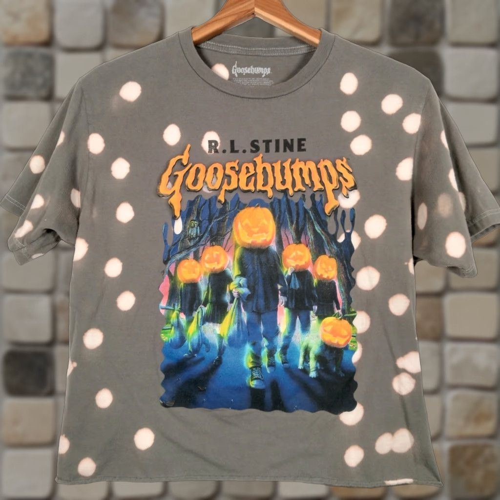 Vintage VINTAGE Goosebumps T-Shirt Women Medium Cropped Pumpkin Head Graphic Bleach Dyed Gray Halloween Horror Reading Novel Casual Summer Size M / US 6-8 / IT 42-44 - 1 Thumbnail