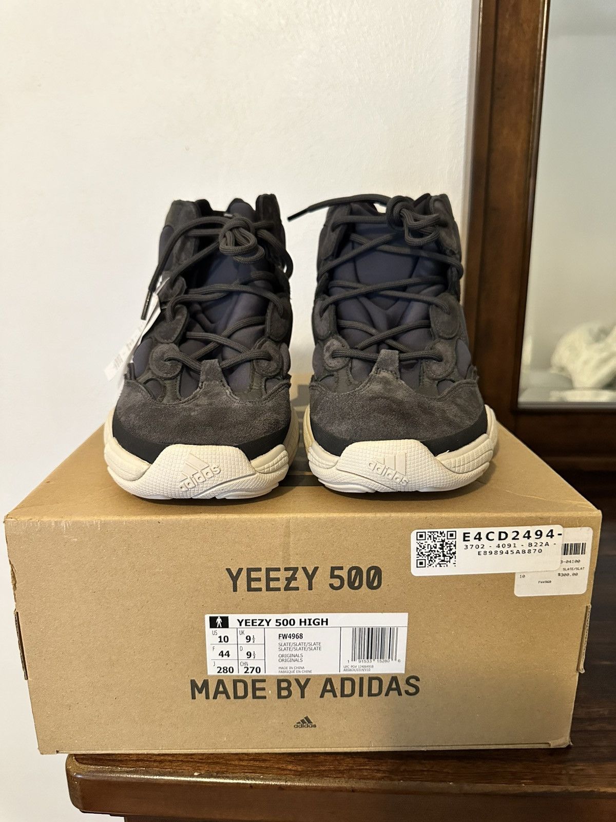 Adidas × Kanye West Yeezy 500 Size US 10 / EU 43 - 1 Thumbnail