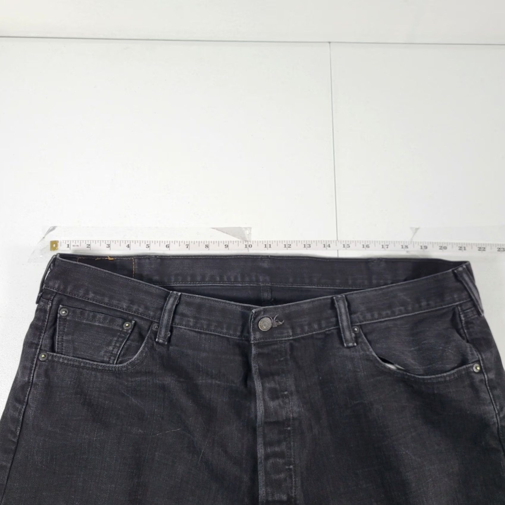 Levi's Item Specifications: Brand: Nike Size US 44 / EU 60 - 3 Thumbnail