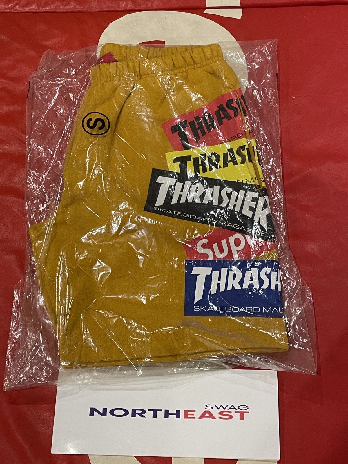 Supreme × Thrasher Supreme Thrasher Multi-Logo Stacked Sweatshort Orange Small Size US 31 - 2 Thumbnail