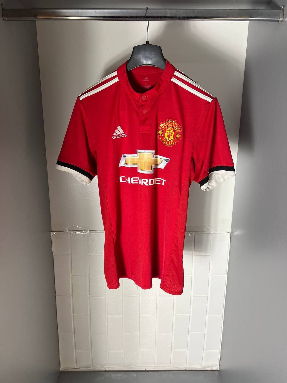 Adidas VINTAGE ADIDAS FC MANCHESTER UNITED ENGLAND SOCCER JERSEY Size US S / EU 44-46 / 1 - 1 Thumbnail